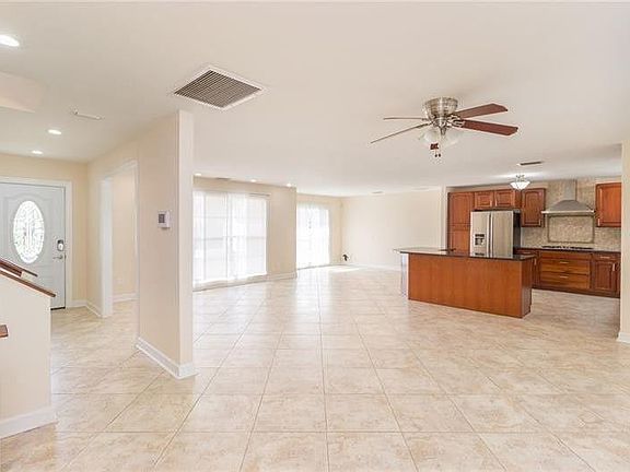 3rd image of 15620 Farnsworth Ln