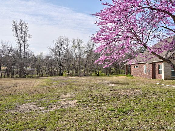 4th image of 103 Woodview Ln