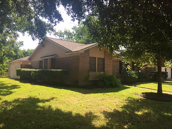2nd image of 3303 Roseberry Dr