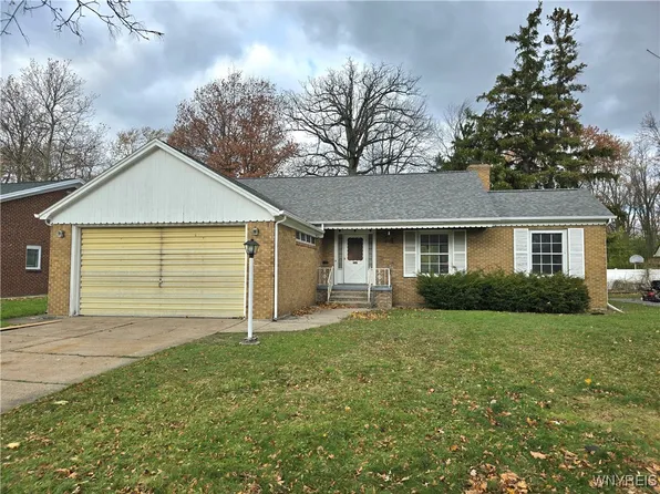 246 E Treehaven Rd, Buffalo, NY 14215