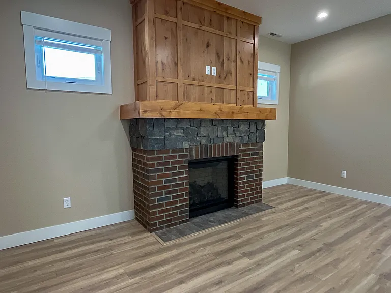1220 W Spring Ln — Photo 5