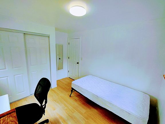 4th image of 7903 218th St SW