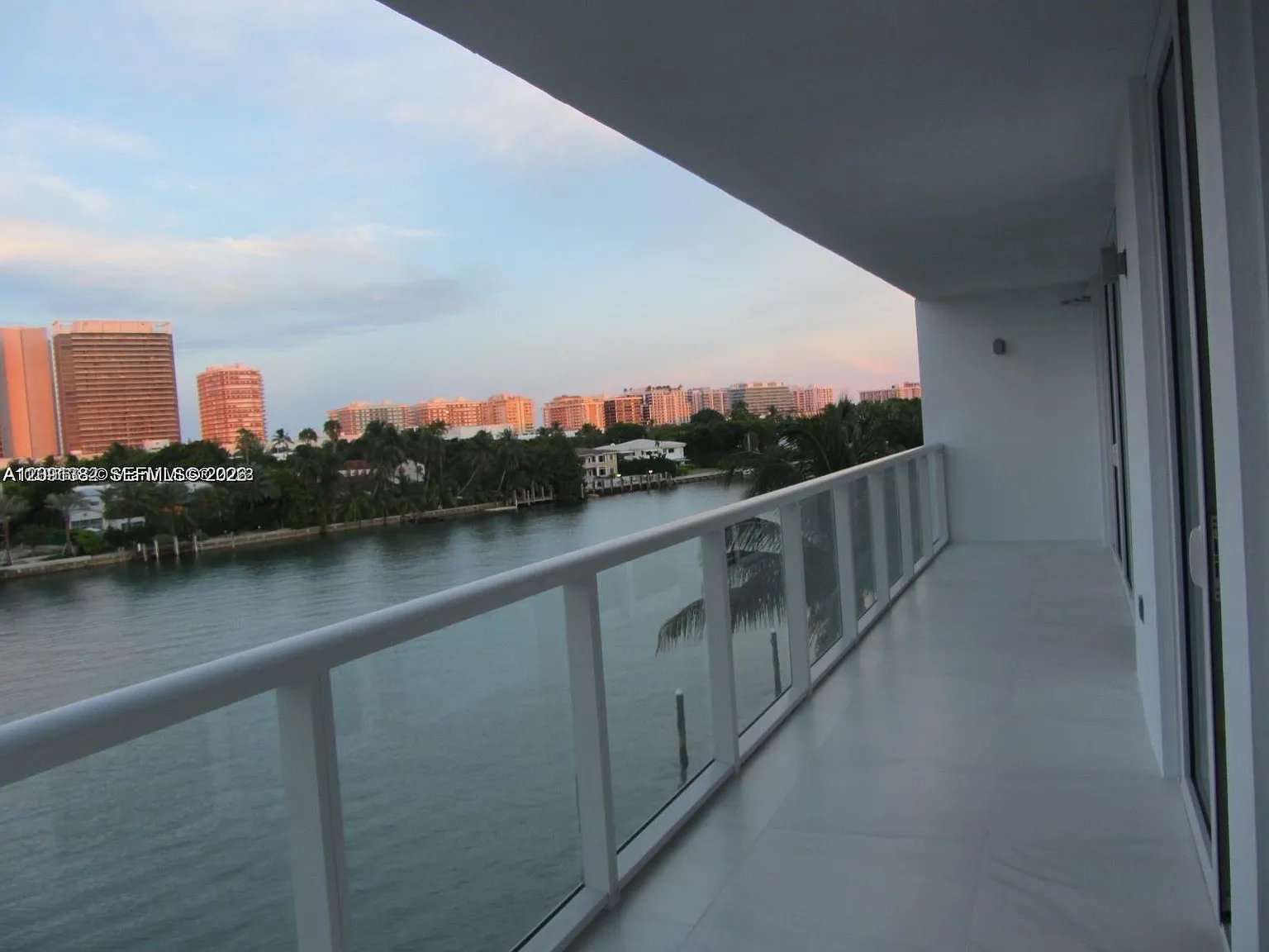 9821 E Bay Harbor Dr — Photo 3