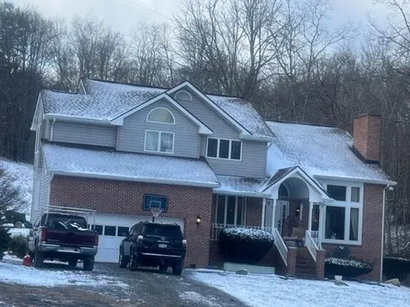 358 Rooster Pl, Princeton, WV 24739