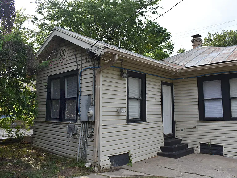 2246 E Houston St — Photo 20