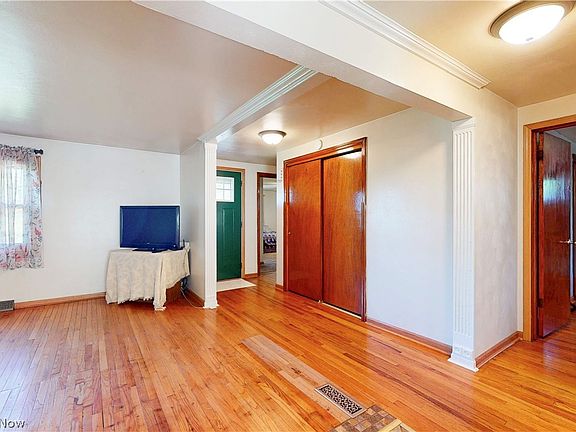 4th image of 523 Juanita St