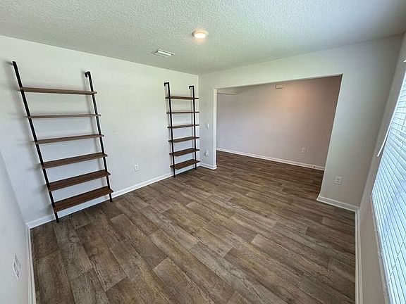 4th image of 7529 Steeplechase Blvd