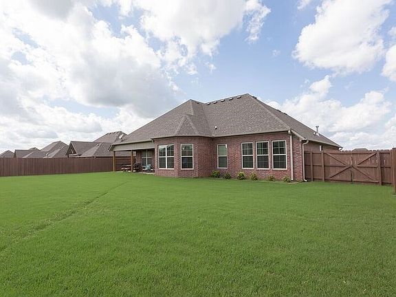 2nd image of 3807 SW Roundstone Blvd
