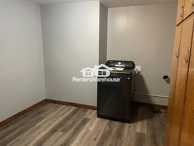 1496 E Division Ave — Photo 11