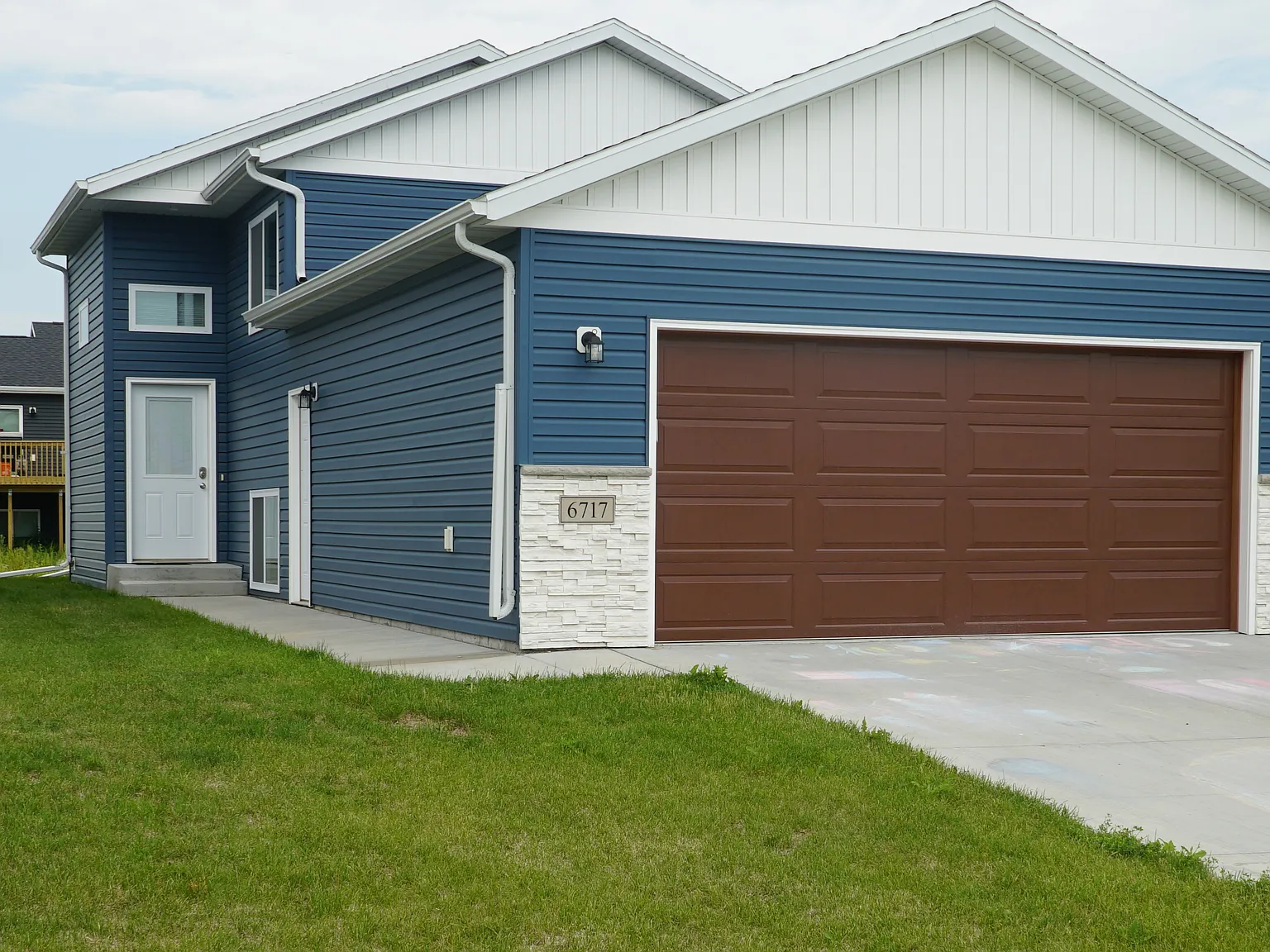 3 bed, 1850 sqft, $2,195 — Photo 1