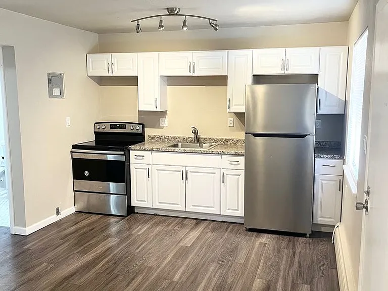 1021 W Vermijo Ave #B — Photo 5