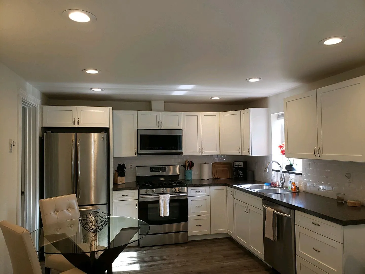 Utilities Included! Move In Ready Now! Super Cute East Olympia One Bed One Bath. Fenced Yard. — Photo 3