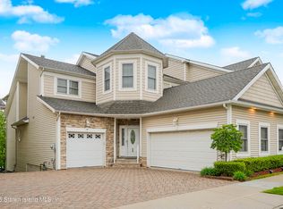 50 Topside Ln, Staten Island, NY 10309