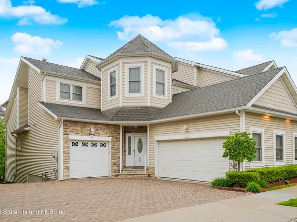 50 Topside Ln, Staten Island, NY 10309