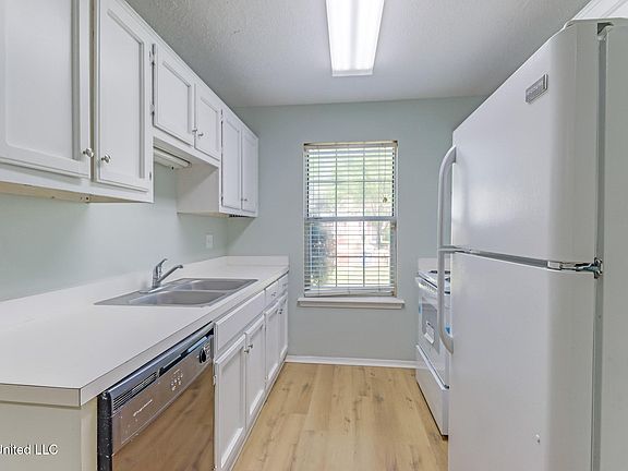 4th image of 13481 Windsong Dr