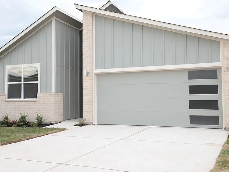 3720 Niddry Dr — Photo 2