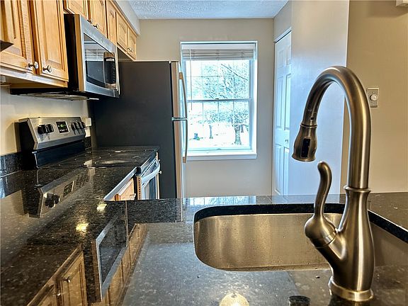 5th image of 909 Lynwood Ct
