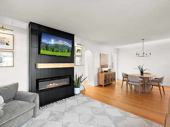 3rd image of 876 Burke Ave NE