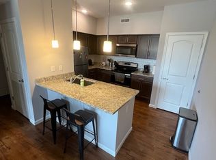 4550 Nicklaus Dr #101, Champaign, IL 61822