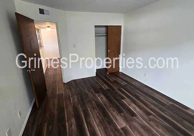 13109 Candelaria Rd NE #F — Photo 10