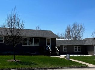 116 3rd St SE, Belmond, IA 50421
