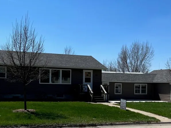116 3rd St SE, Belmond, IA 50421