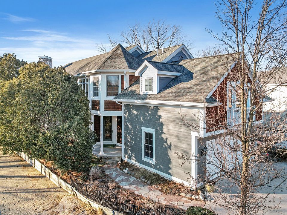 1st image of 2098 Willow Beach St