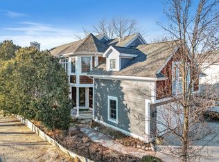 2098 Willow Beach St, Keego Harbor, MI