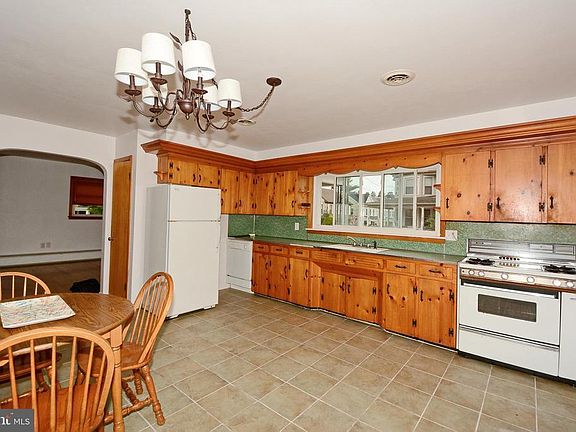 2nd image of 222 Pleasant St