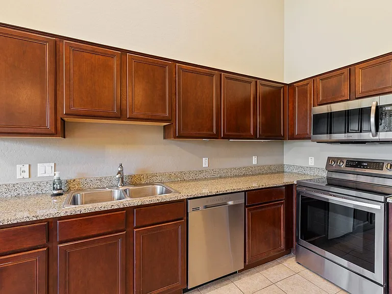 2256 E Huntington Dr — Photo 9