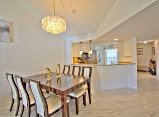 9590 Victoria Ln APT 306, Naples, FL 34109