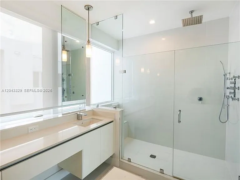 51 N Shore Dr — Photo 23