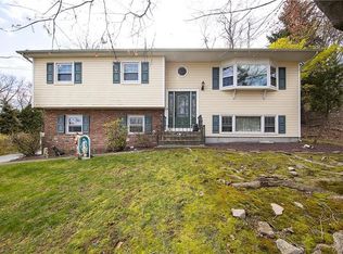 865 Belleville Dr, Valley Cottage, NY 10989