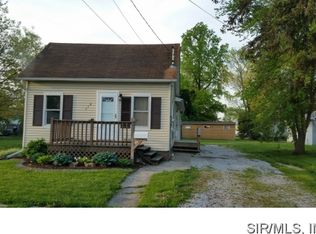 210 E Henry St, Staunton, IL 62088