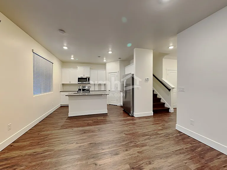 1053 S Woodsome Ave — Photo 5