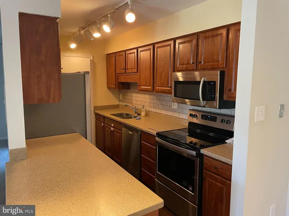 5800 Torington Dr #836, Springfield, VA 22152