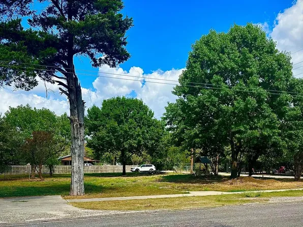 326 E Grand St, Whitewright, TX 75491