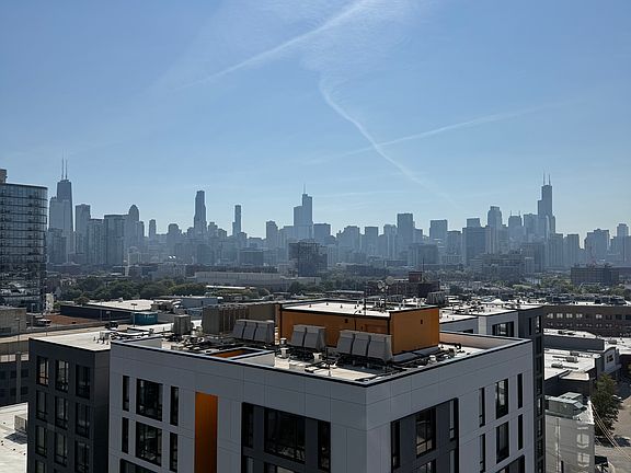 5th image of 860 W Blackhawk St Unit 1201