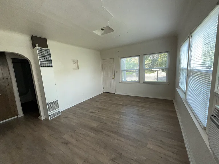 209 S 9th Ave #5 — Photo 6