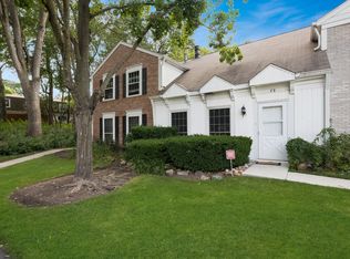 72 Bright Oaks Cir, Cary, IL 60013