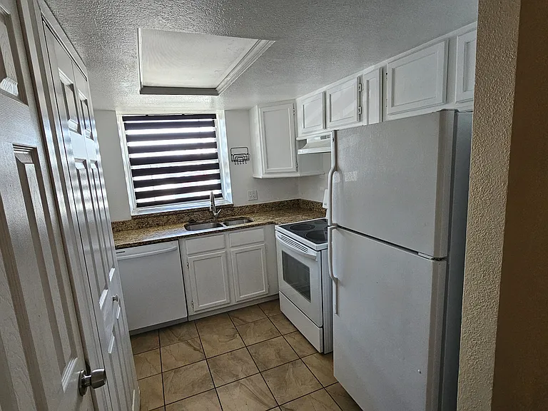 17111 E Ford Dr — Photo 5