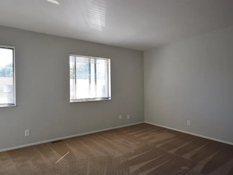 300 E Kilbuck St — Photo 8