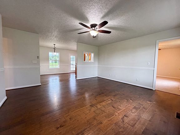 3rd image of 610 W Harper Rd