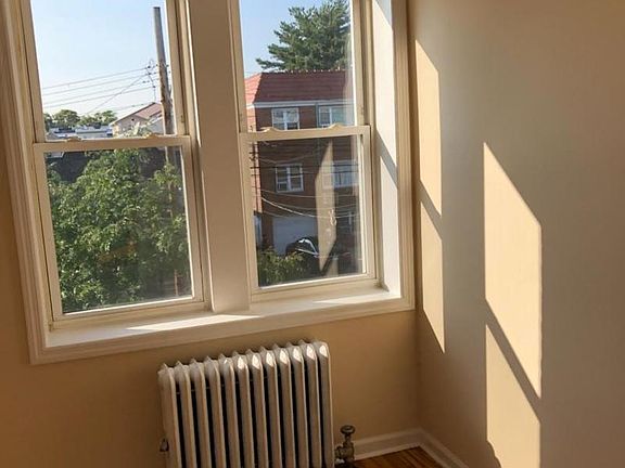 4th image of 2155 Hazen St