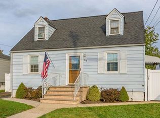 30 Oak St, Avenel, NJ 07001