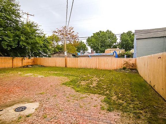 5th image of 1901 W 52nd St