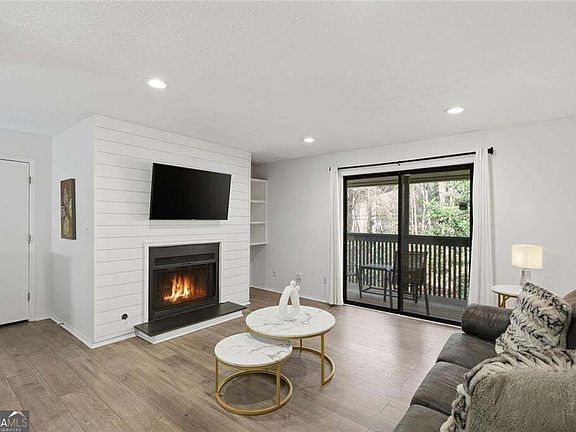 3rd image of 703 Cumberland Ct SE