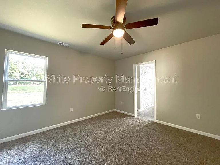 706 Hillside St — Photo 16