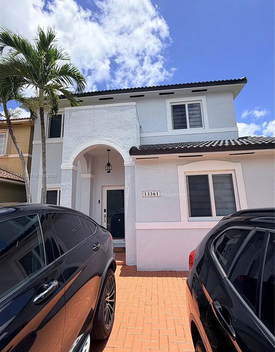 4 bed, 1840 sqft, $5,000 — Photo 1