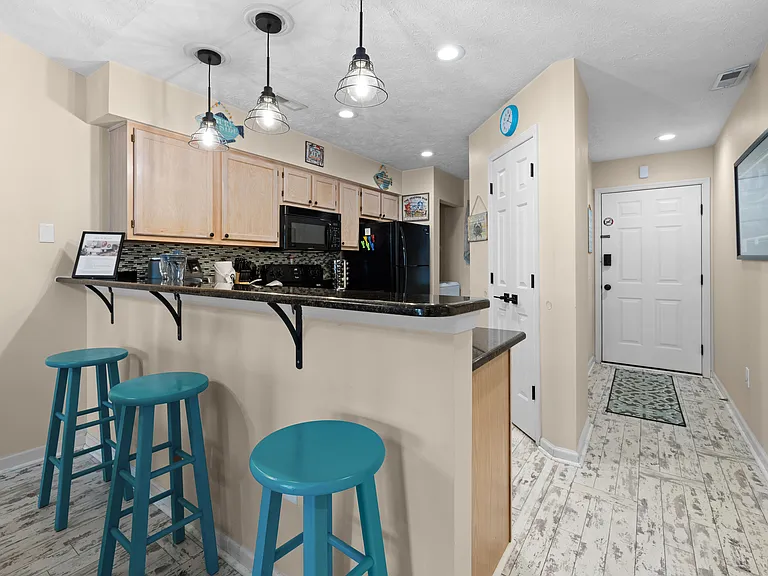 557 White River Dr #12H — Photo 5